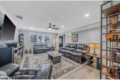 25 Harbor Court, Copiague, NY 11726 - Photo 8