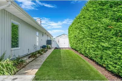 25 Harbor Court, Copiague, NY 11726 - Photo 40