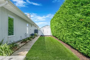 25 Harbor Ct, Copiague, NY 11726 - Photo 40