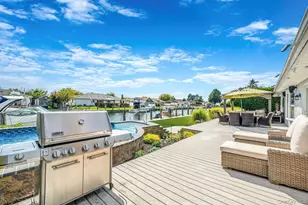 25 Harbor Ct, Copiague, NY 11726 - Photo 26