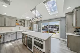 25 Harbor Ct, Copiague, NY 11726 - Photo 12