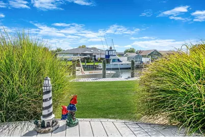 25 Harbor Court, Copiague, NY 11726 - Photo 32