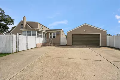 697 N Fulton Avenue, Lindenhurst, NY 11757 - Photo 6