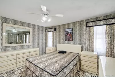 697 N Fulton Avenue, Lindenhurst, NY 11757 - Photo 22