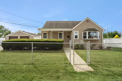 697 N Fulton Avenue, Lindenhurst, NY 11757 - Photo 2