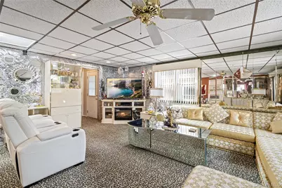 697 N Fulton Avenue, Lindenhurst, NY 11757 - Photo 18