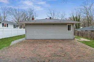 86 Stuyvesant Ave, Mastic, NY 11950 - Photo 6