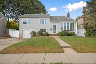 26 Bradford Ln, Bethpage, NY 11714 - Photo 2