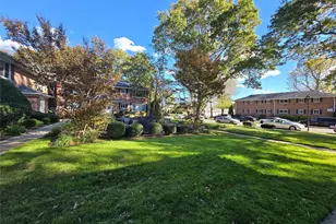 111 Edmunton Dr, North Babylon, NY 11703 - Photo 12