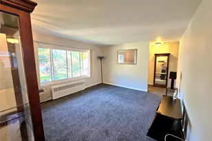 111 Edmunton Dr, North Babylon, NY 11703 - Photo 4