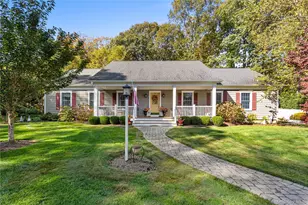 898 Peconic Bay Blvd, Jamesport, NY 11901 - Photo 2