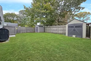 242 Pawnee St, Ronkonkoma, NY 11779 - Photo 2