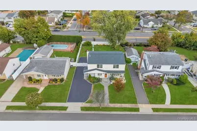 30 Andover Lane, Hicksville, NY 11801 - Photo 2