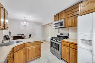 30 Andover Ln, Hicksville, NY 11801 - Photo 4