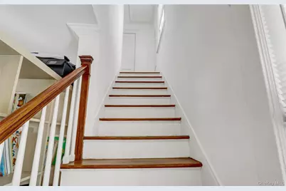 6 Walnut Place, Great Neck, NY 11021 - Photo 10