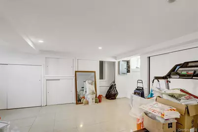 6 Walnut Place, Great Neck, NY 11021 - Photo 16