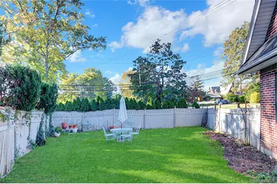 51-27 Browvale Lane, Little Neck, NY 11362 - Photo 4
