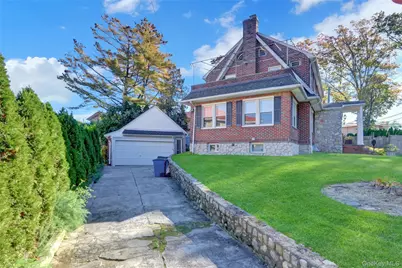 51-27 Browvale Lane, Little Neck, NY 11362 - Photo 2