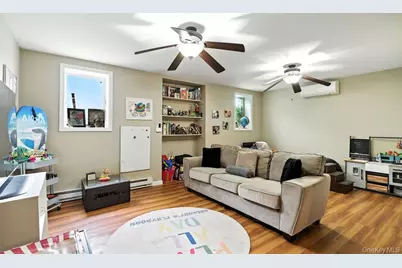 21 Macarthur Avenue, Plainview, NY 11803 - Photo 20