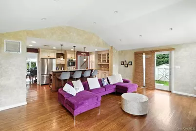 21 Macarthur Avenue, Plainview, NY 11803 - Photo 12