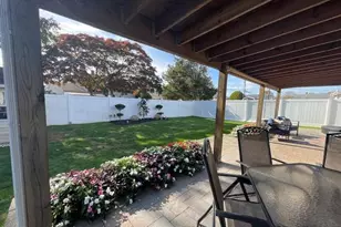 62 Old Farm Rd, Levittown, NY 11756 - Photo 22