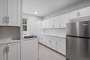 22 Hamilton Pl, Garden City, NY 11530 - Photo 6