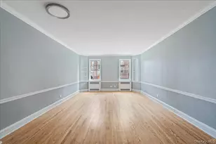 22 Hamilton Pl, Garden City, NY 11530 - Photo 8