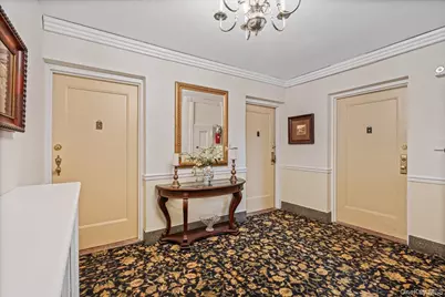 22 Hamilton Place #I1, Garden City, NY 11530 - Photo 4