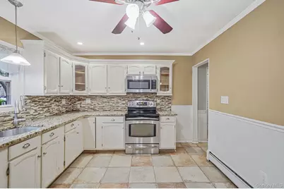 206 Crestwood Drive, Shirley, NY 11967 - Photo 6