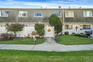 257 Storm Dr, Holtsville, NY 11742 - Photo 2