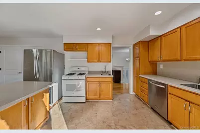 1 W Burda Place, New City, NY 10956 - Photo 8