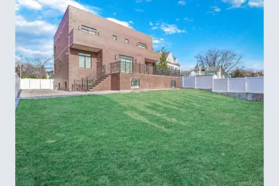 233-12 Bay Street, Douglaston, NY 11363 - Photo 38