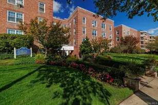 194 Smith St, Freeport, NY 11520 - Photo 2