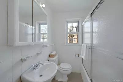 7 Chateaux Circle #7H, Scarsdale, NY 10583 - Photo 16