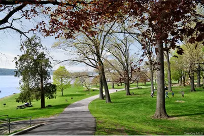 32 Westwood Close, Irvington, NY 10533 - Photo 22