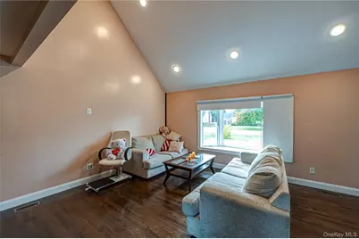 30 Fairway Avenue, Riverhead, NY 11901 - Photo 4