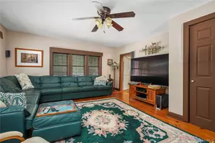 32 Hicks Ln, Old Westbury, NY 11568 - Photo 18
