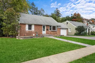 9 Tudor Rd, Farmingdale, NY 11735 - Photo 2