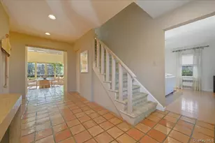 52 Glenwood Ln, East Hills, NY 11577 - Photo 2