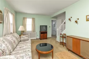 207 Motley St, Valley Stream, NY 11580 - Photo 2