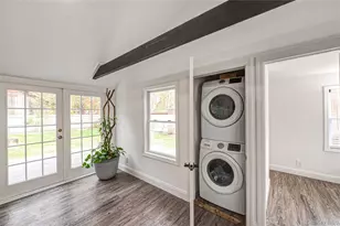 39 Lynncliff Rd, Hampton Bays, NY 11946 - Photo 14