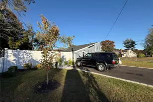 51 Bruce Ln, Brentwood, NY 11717 - Photo 4