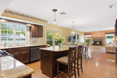15 Arbor Court, Bohemia, NY 11716 - Photo 8