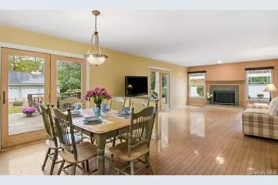 15 Arbor Court, Bohemia, NY 11716 - Photo 10