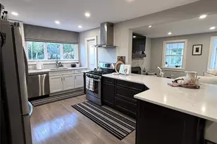 24 Pegs Ln, Riverhead, NY 11901 - Photo 2