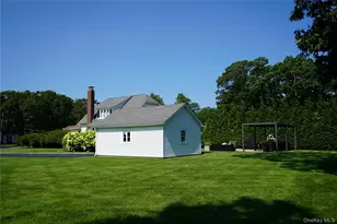 24 Pegs Ln, Riverhead, NY 11901 - Photo 2