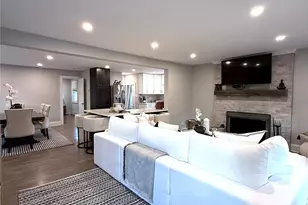 24 Pegs Ln, Riverhead, NY 11901 - Photo 4