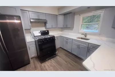 11 Pleasant Lane, Poughkeepsie, NY 12603 - Photo 10