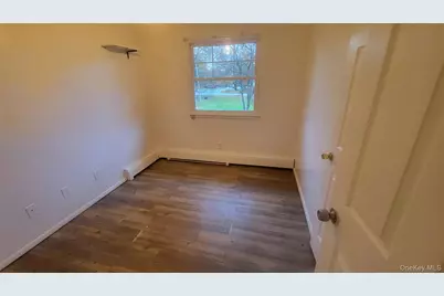 11 Pleasant Lane, Poughkeepsie, NY 12603 - Photo 8