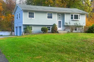 11 Pleasant Ln, Poughkeepsie, NY 12603 - Photo 2